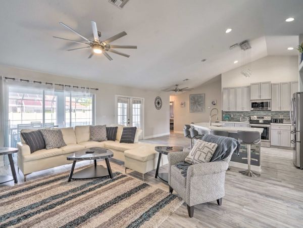Cape Coral 5 Bedroom Home with Private Lanai, Pool & Grill