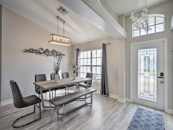 Cape Coral 5 Bedroom Home with Private Lanai, Pool & Grill