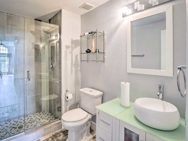 Cape Coral 5 Bedroom Home with Private Lanai, Pool & Grill