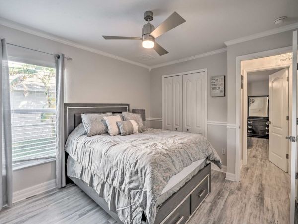 Cape Coral 5 Bedroom Home with Private Lanai, Pool & Grill