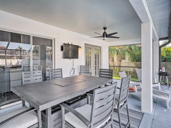 Cape Coral 5 Bedroom Home with Private Lanai, Pool & Grill