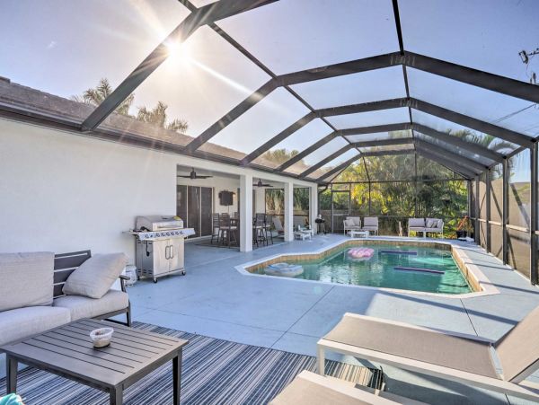 Cape Coral 5 Bedroom Home with Private Lanai, Pool & Grill