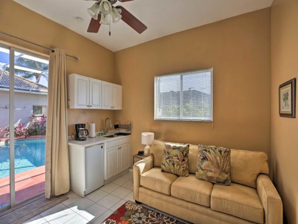 Cape Coral Vacation Home Four Bedroom with Private Pool