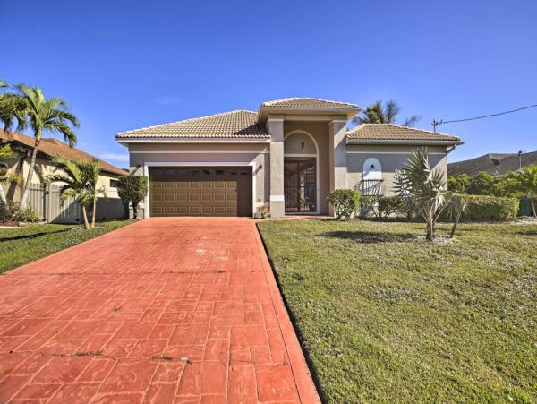 Cape Coral Vacation Home Four Bedroom with Private Pool