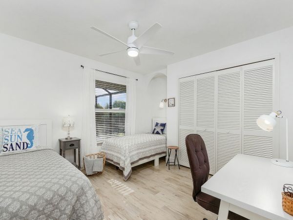 Canal Views Cape Coral Vacation Home Six Bedrooms with Pool