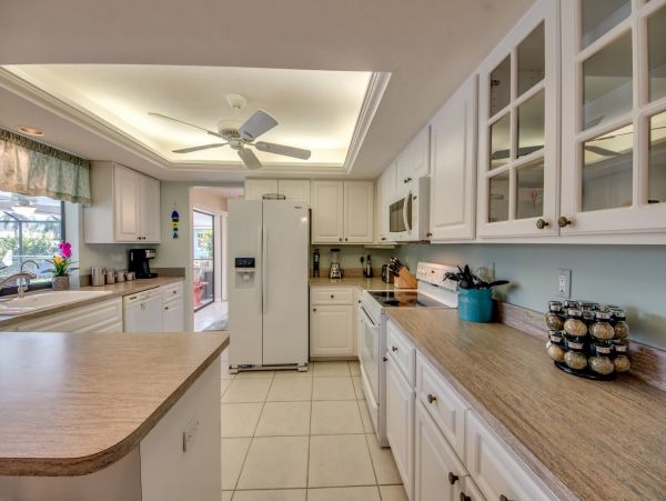 Canal Views Cape Coral Vacation Home Six Bedrooms with Pool