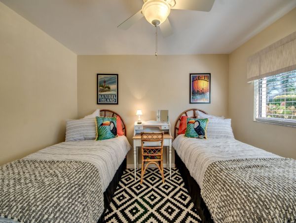 Canal Views Cape Coral Vacation Home Six Bedrooms with Pool