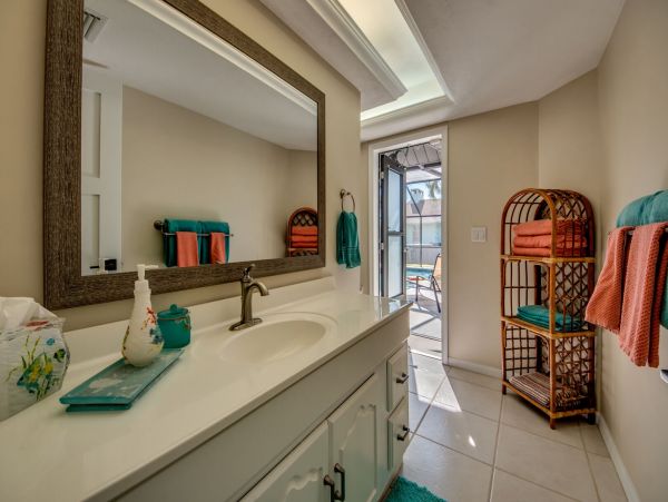 Canal Views Cape Coral Vacation Home Six Bedrooms with Pool