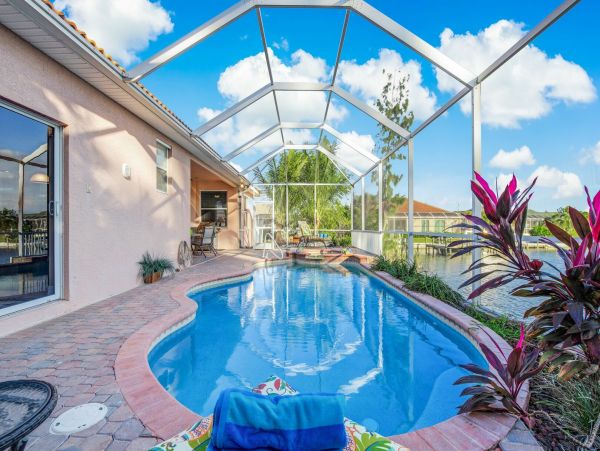 Cape Coral Side by Side Villas 8 Bedroom Total Pool & Spa