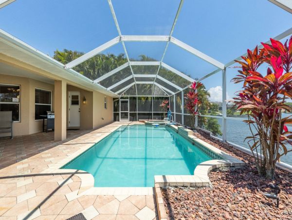 Cape Coral Side by Side Villas 8 Bedroom Total Pool & Spa