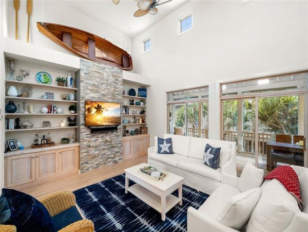 Longboat Key 3 Bedroom Home with Lanai & Fireplace