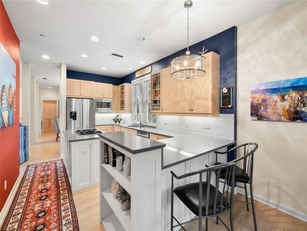 Longboat Key 3 Bedroom Home with Lanai & Fireplace