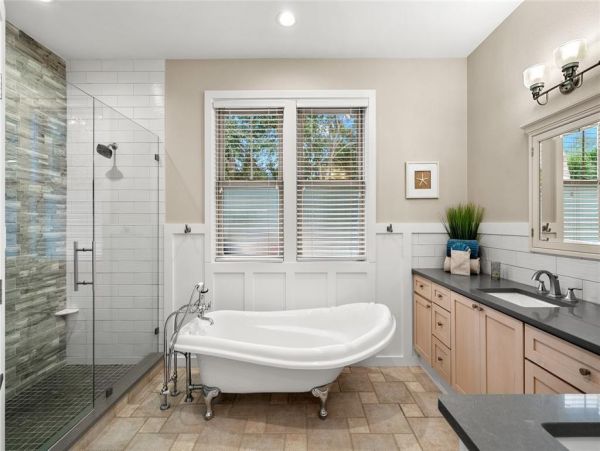 Longboat Key 3 Bedroom Home with Lanai & Fireplace
