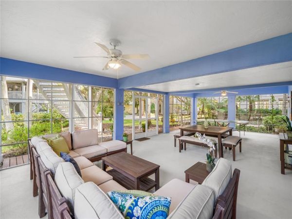 Longboat Key 3 Bedroom Home with Lanai & Fireplace