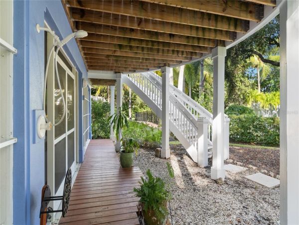 Longboat Key 3 Bedroom Home with Lanai & Fireplace