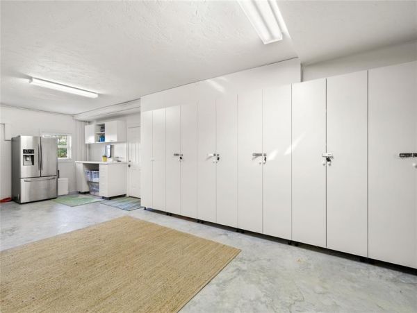 Longboat Key 3 Bedroom Home with Lanai & Fireplace