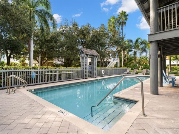Longboat Key 3 Bedroom Home with Lanai & Fireplace