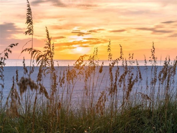 Longboat Key 3 Bedroom Home with Lanai & Fireplace