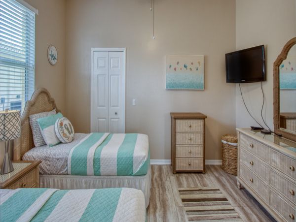 Lake Front Vacation Home in Cape Coral with Pool & Boat Dock