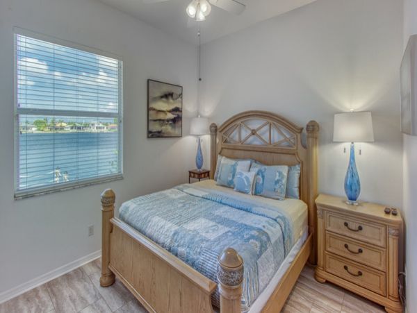 Lake Front Vacation Home in Cape Coral with Pool & Boat Dock