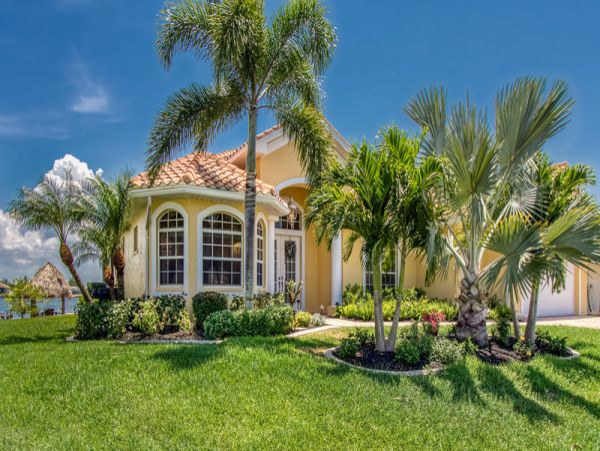 Lake Front Vacation Home in Cape Coral with Pool & Boat Dock