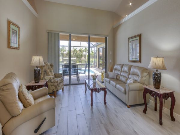 Charming Vacation Home Cape Coral with Caged Pool Sleeps 9