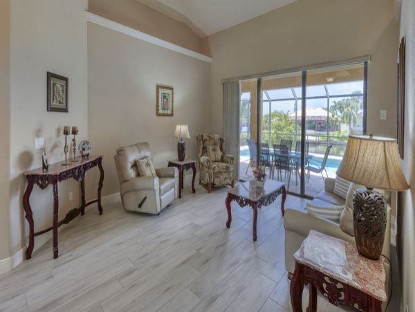 Charming Vacation Home Cape Coral with Caged Pool Sleeps 9