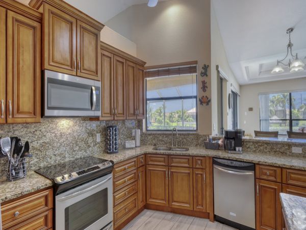 Charming Vacation Home Cape Coral with Caged Pool Sleeps 9