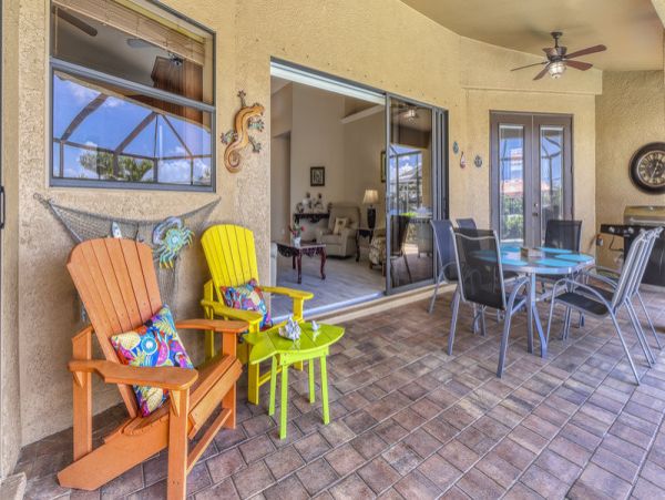 Charming Vacation Home Cape Coral with Caged Pool Sleeps 9
