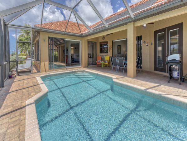 Charming Vacation Home Cape Coral with Caged Pool Sleeps 9