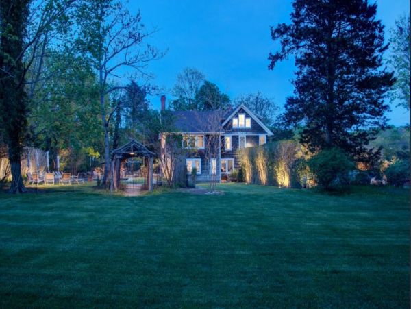 Nine Bedroom Vacation Home in Southampton Village 20 Guests