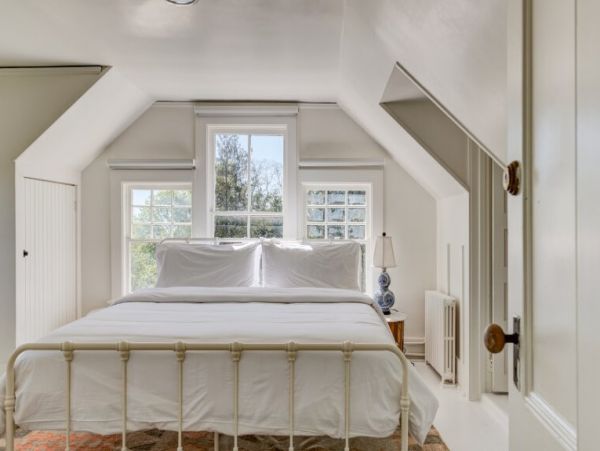 Nine Bedroom Vacation Home in Southampton Village 20 Guests