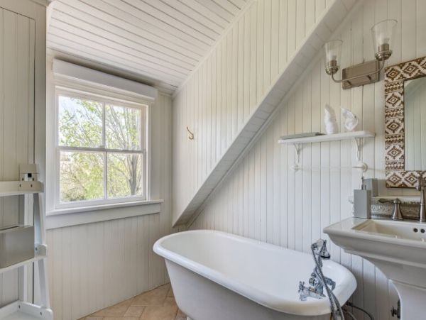 Nine Bedroom Vacation Home in Southampton Village 20 Guests