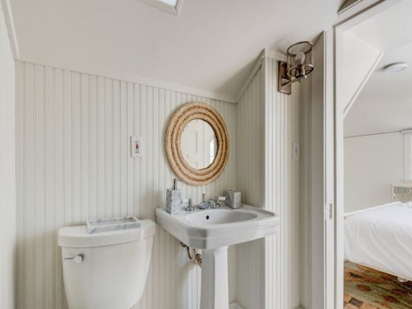 Nine Bedroom Vacation Home in Southampton Village 20 Guests