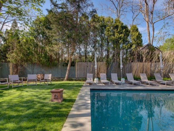 Nine Bedroom Vacation Home in Southampton Village 20 Guests