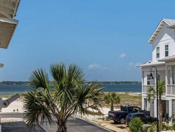 Navarre Beach Vacation Home Sleeps 14 Guests Walk To Beach