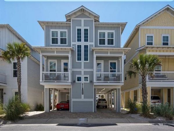 Navarre Beach Vacation Home Sleeps 14 Guests Walk To Beach