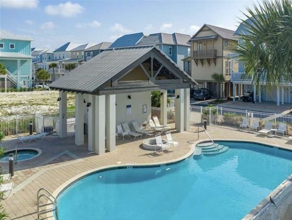 Navarre Beach Vacation Home Sleeps 14 Guests Walk To Beach