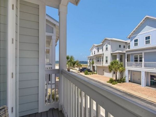 Navarre Beach Vacation Home Sleeps 14 Guests Walk To Beach