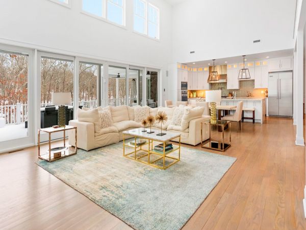 Luxury Vacation Home in Southampton with Private Pool
