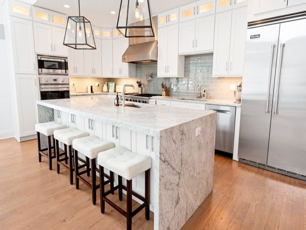 Luxury Vacation Home in Southampton with Private Pool