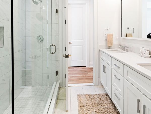 Luxury Vacation Home in Southampton with Private Pool