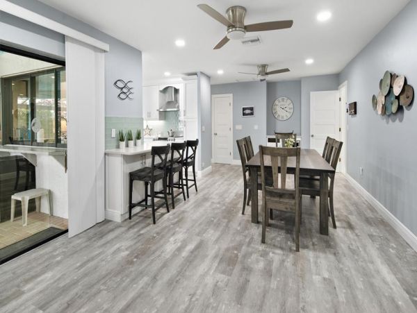 Marco Island 3 Bedroom Vacation Home Caged Pool & Canal View