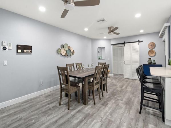 Marco Island 3 Bedroom Vacation Home Caged Pool & Canal View