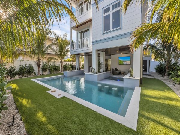 Steps From Gulf Seven Bedroom Rental Home in Bradenton Beach