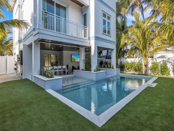 Steps From Gulf Seven Bedroom Rental Home in Bradenton Beach
