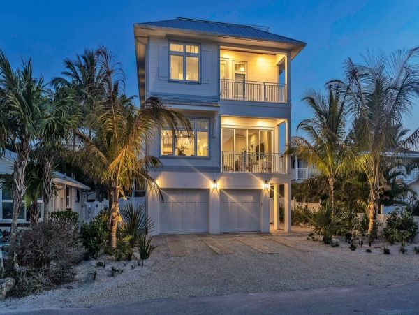 Steps From Gulf Seven Bedroom Rental Home in Bradenton Beach