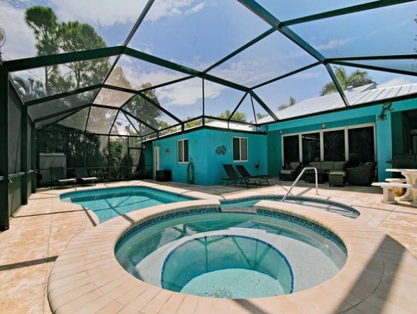 Naples 4 Bedroom Home with Private Pool & Spa Sleeps 10