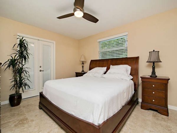 Naples 4 Bedroom Home with Private Pool & Spa Sleeps 10