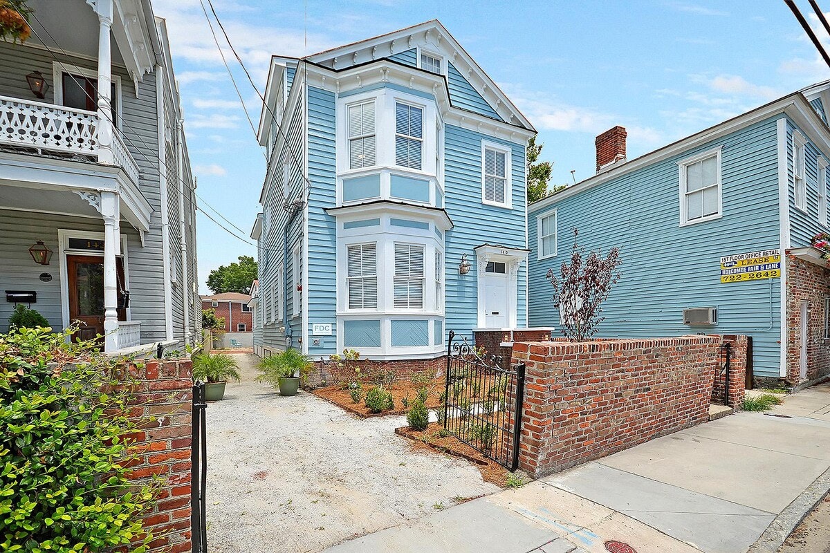 Charleston Home 1005938